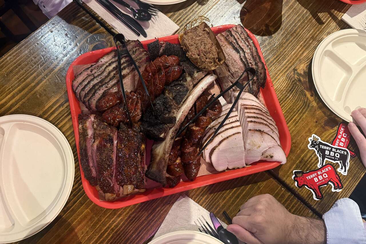 Watch Lainey Wilson get fed pork belly and bite into a beef rib