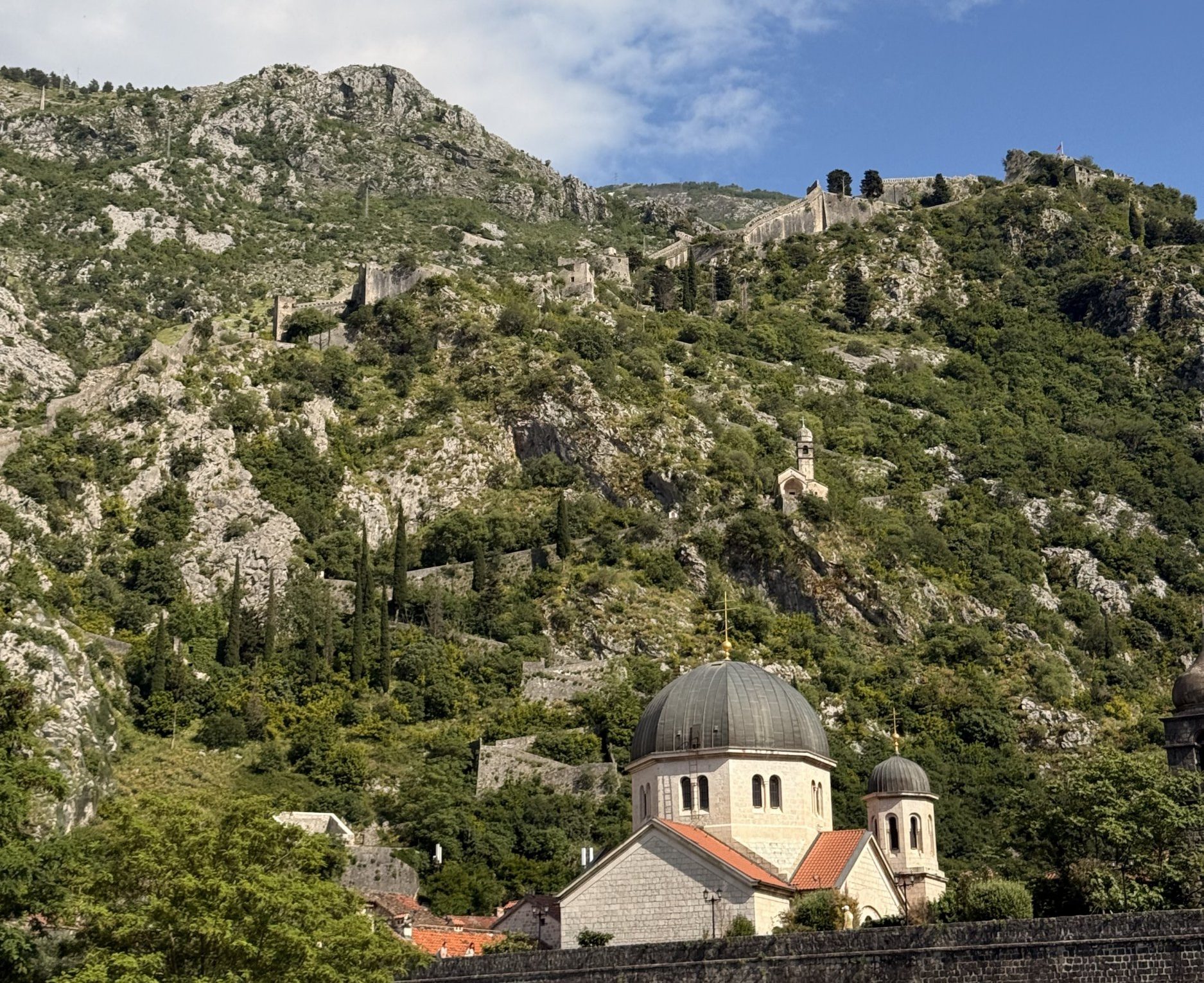 The fortress in Kotor going up into the mountain