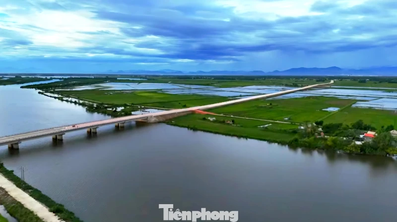 Tìm thấy thi thể nam thanh niên nhảy cầu tại Huế