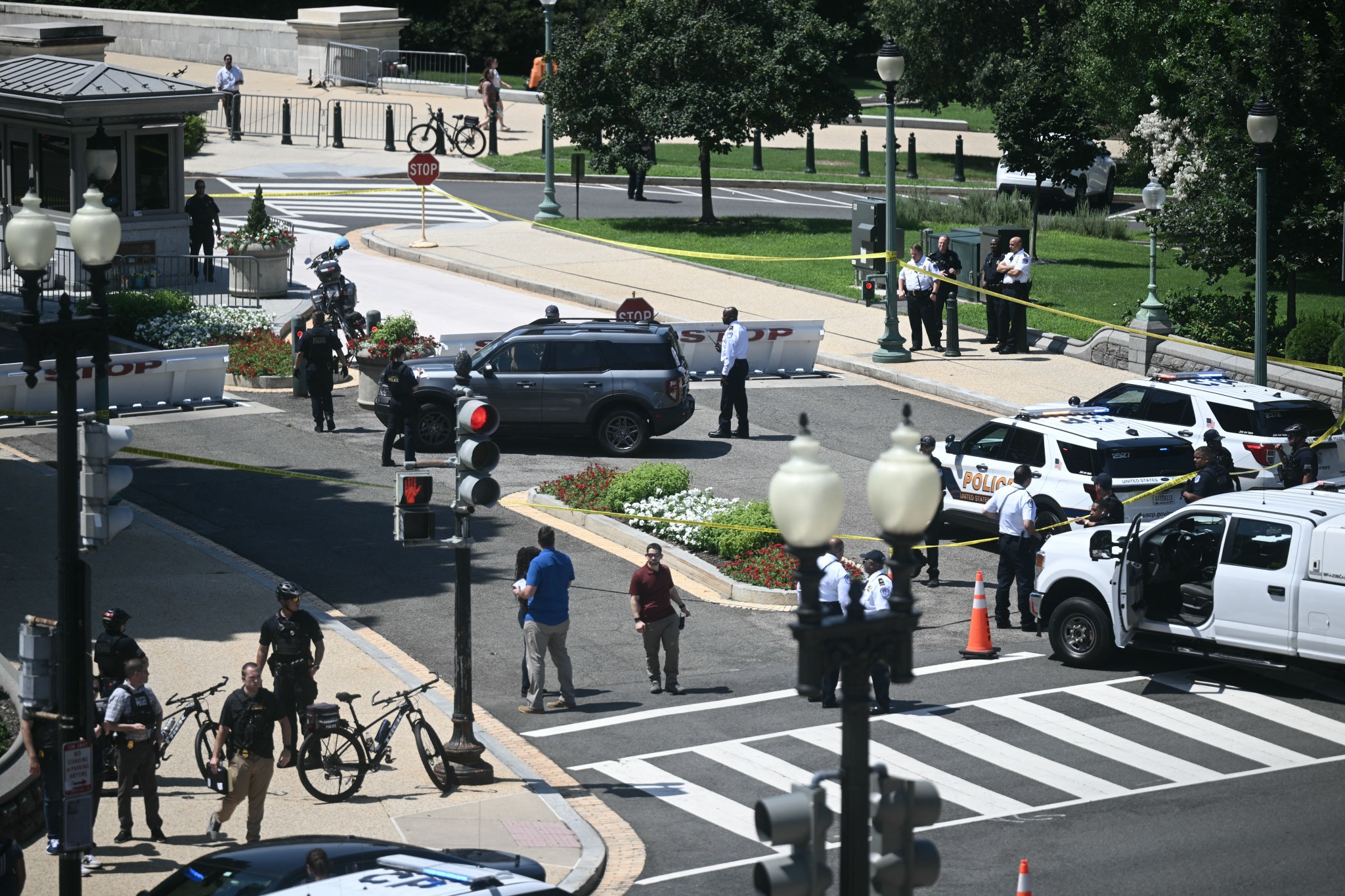 US Capitol Building police response: Man with gun arrested