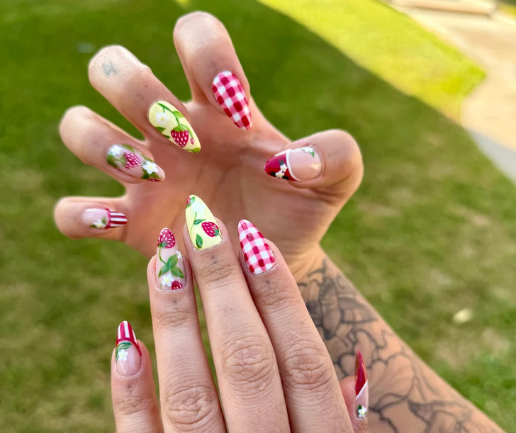 19 Women Showed Their Summer Manicures and Proved That Nail Art Is Pure Joy at Any Age