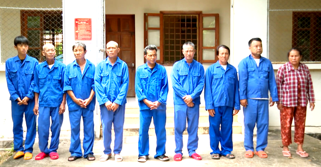 Công an TP.HCM bắt nhóm người cưa đầu đạn, lấy thuốc nổ TNT đi bán
