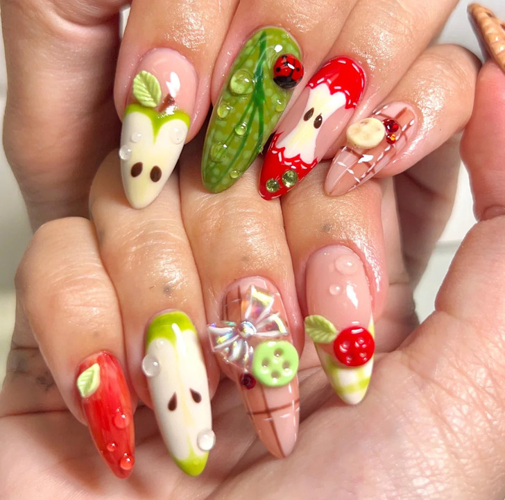 19 Women Showed Their Summer Manicures and Proved That Nail Art Is Pure Joy at Any Age