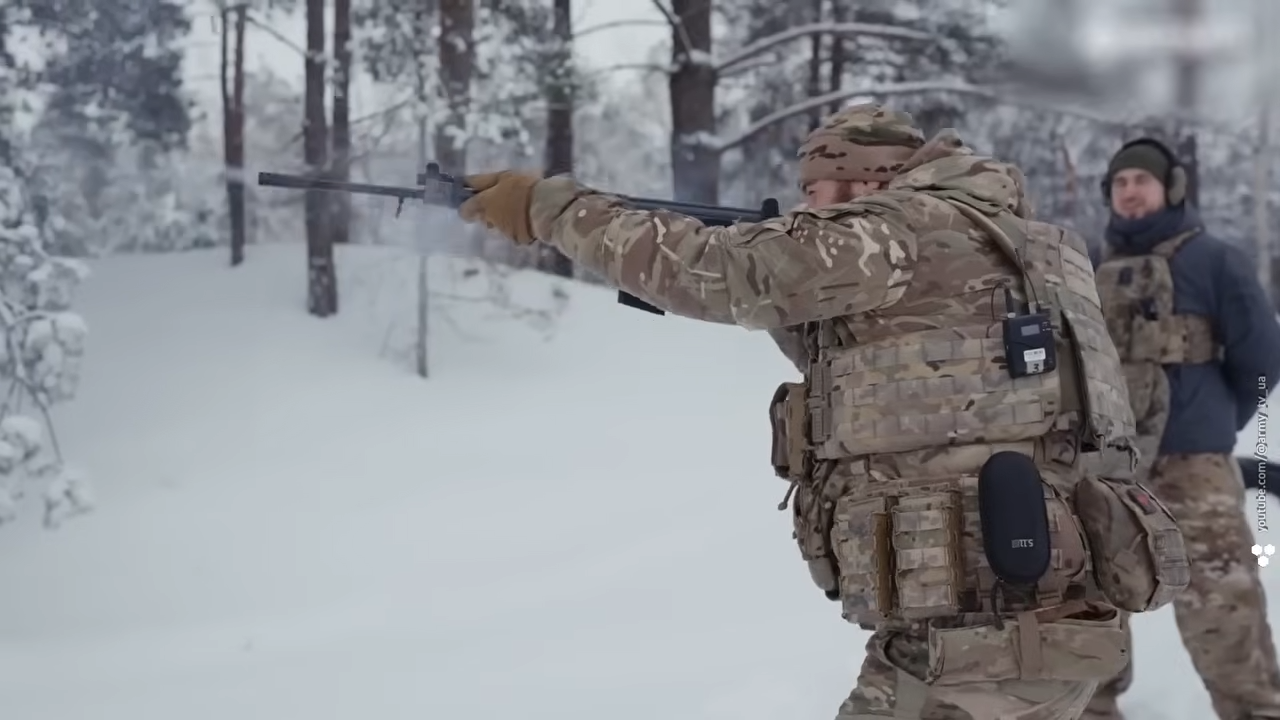 Watch a 1950s rifle outperform modern AR-15s on Ukraine's battlefield