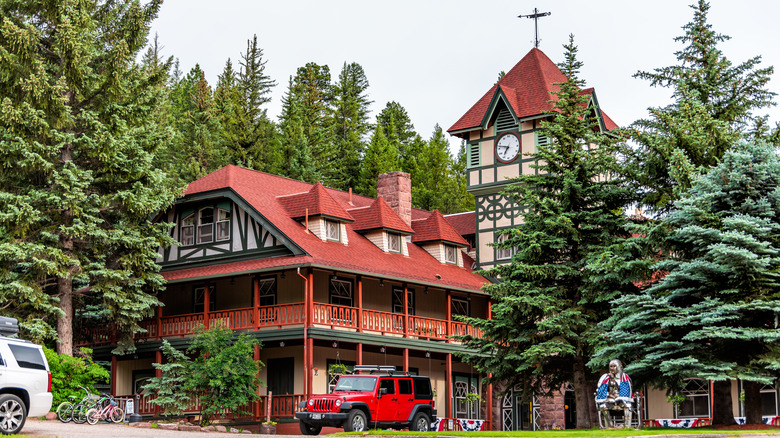 Exterior of the Redstone Inn