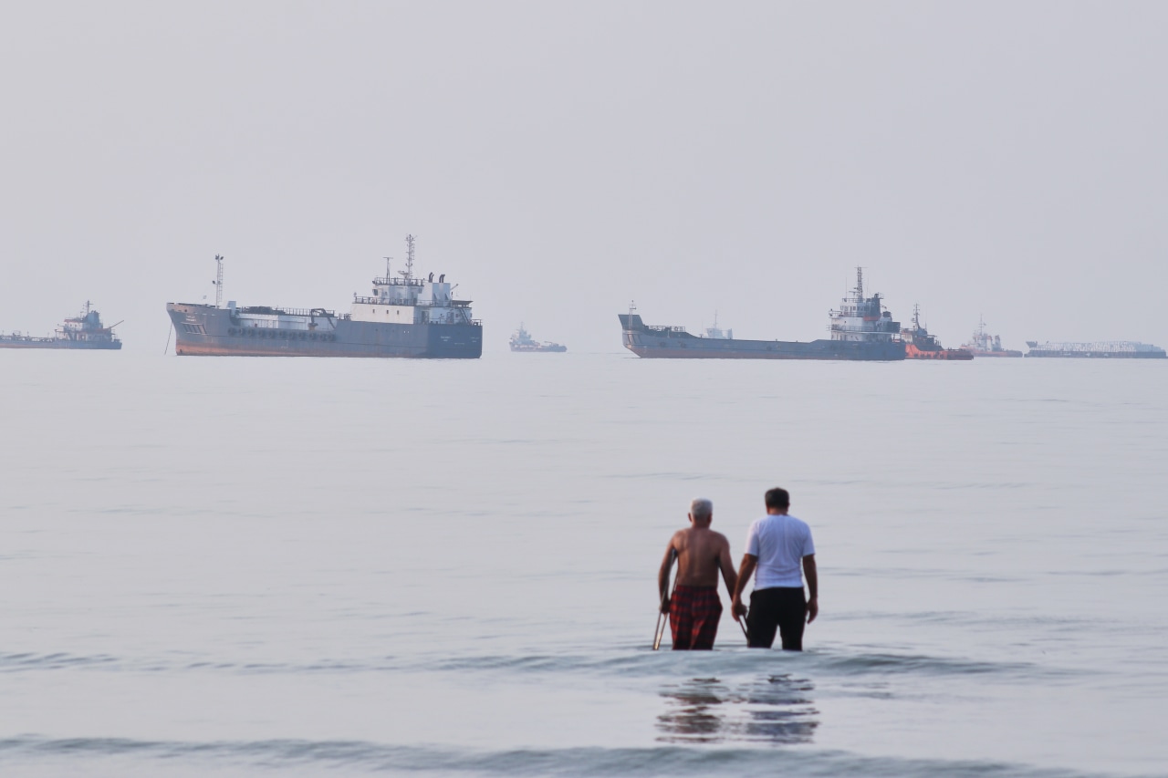 US strikes new targets after Iran rejects demand to open Hormuz