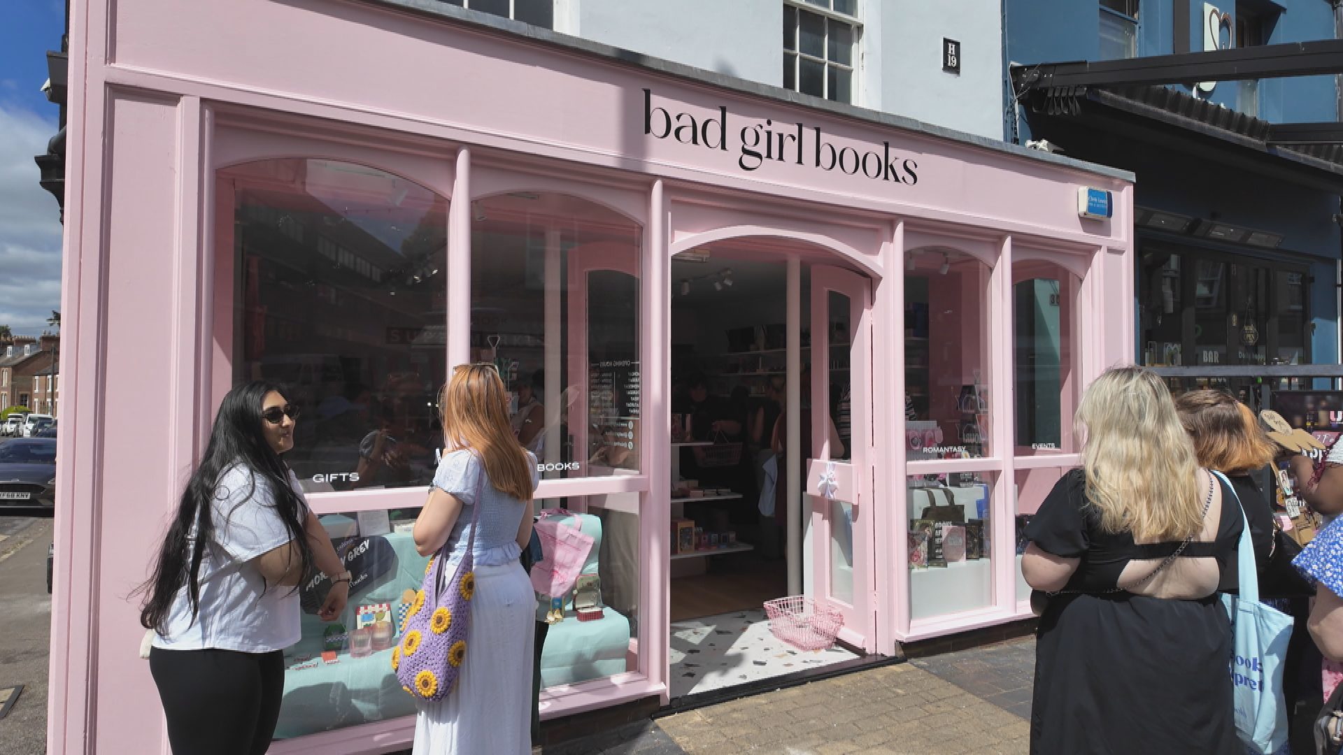 How 'romantasy' book genre is rising in popularity