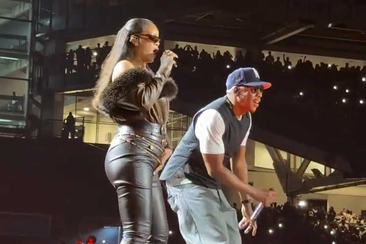 Jay-Z concert starts 3 hours late after security breach, but rapper rewards crowd with surprise Rihanna duet