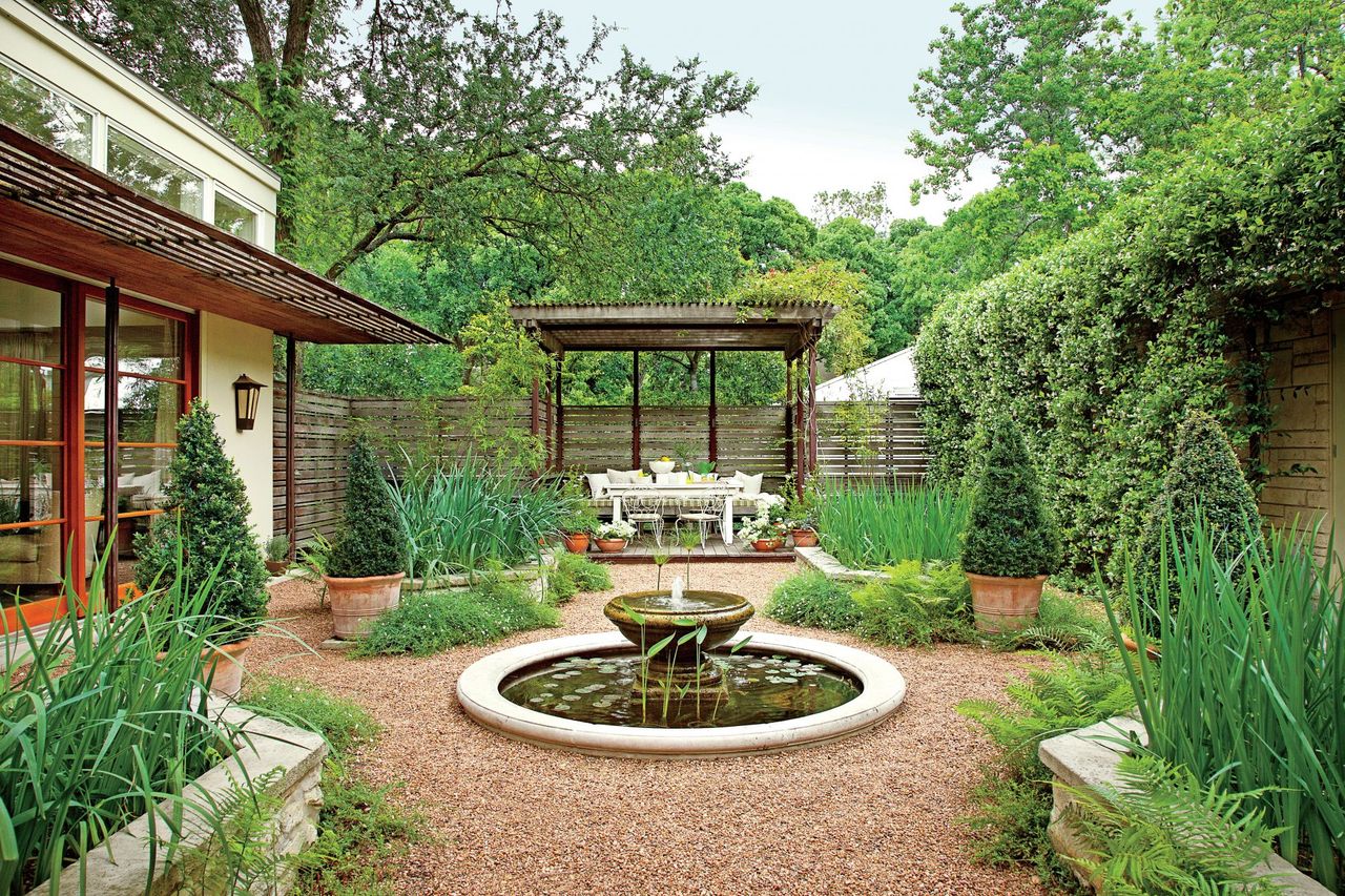 Heat-Tolerant Courtyard