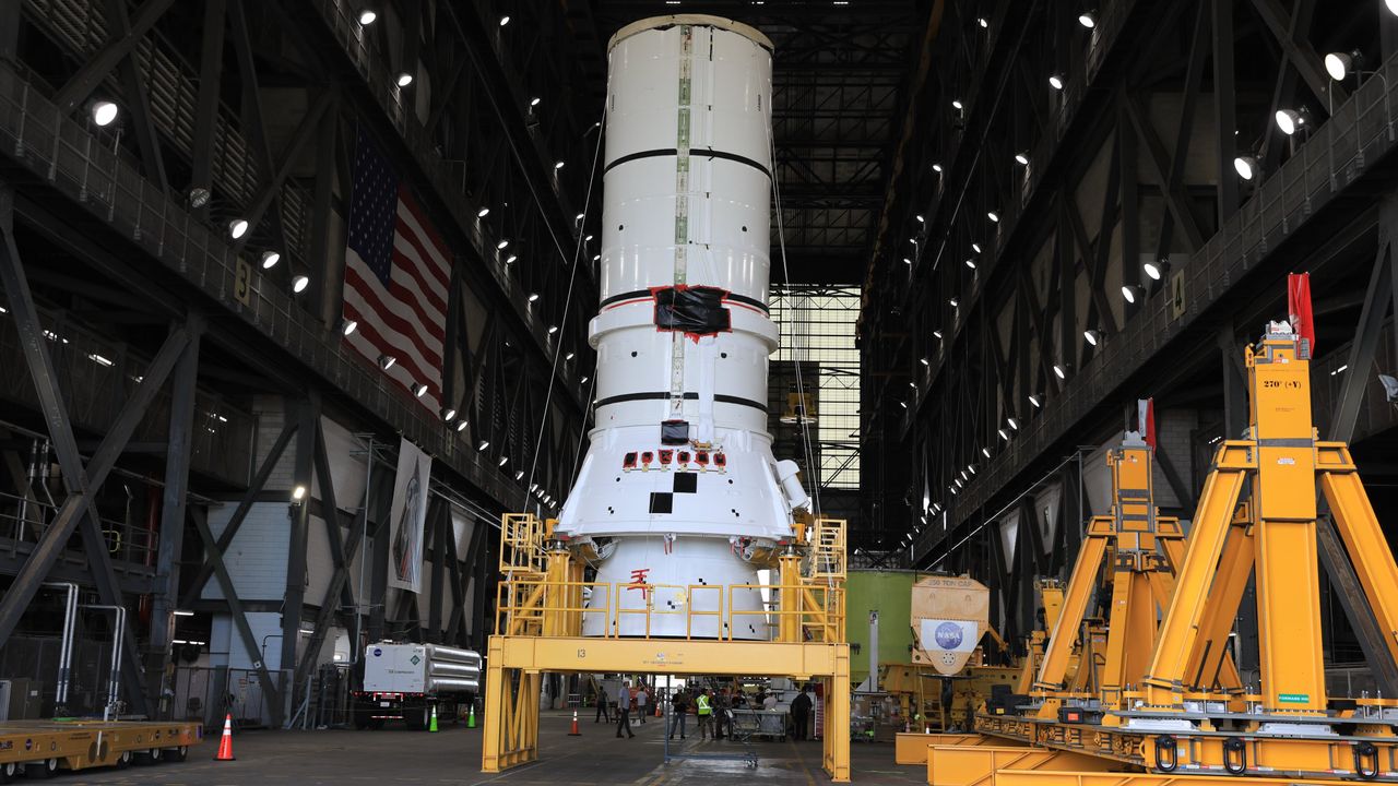 NASA begins stacking rocket ahead of 2027 Artemis III astronaut launch ...