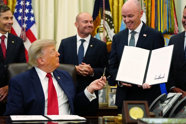 Trump signs executive order to shrink 2 national monuments in Utah