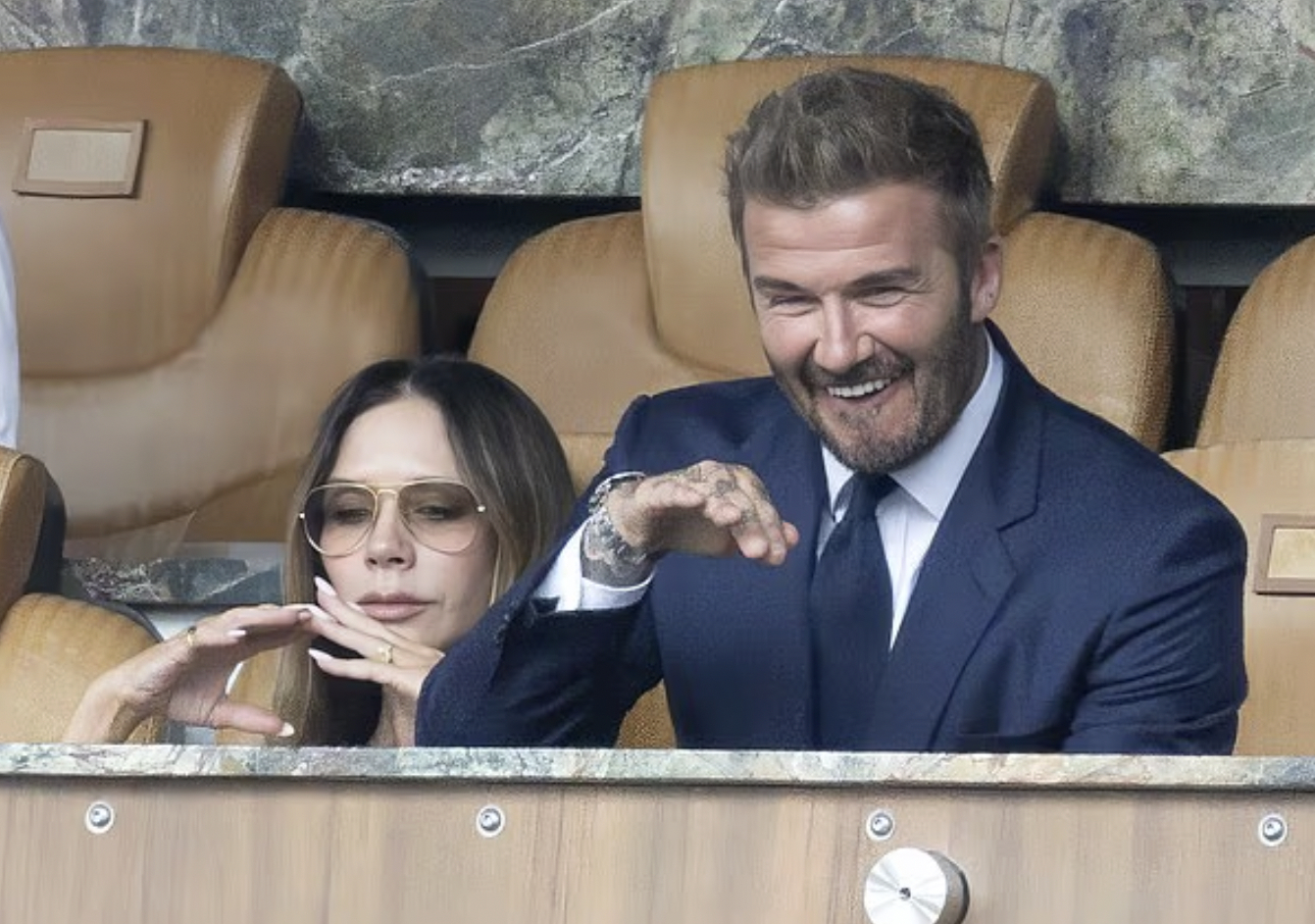 Victoria Beckham gây bão vì không ăn mừng bàn thắng tuyển Anh