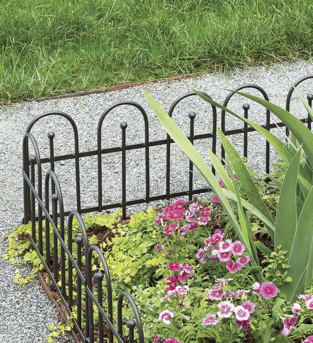 15 Pretty Garden Edging Ideas Landscape Designers Love
