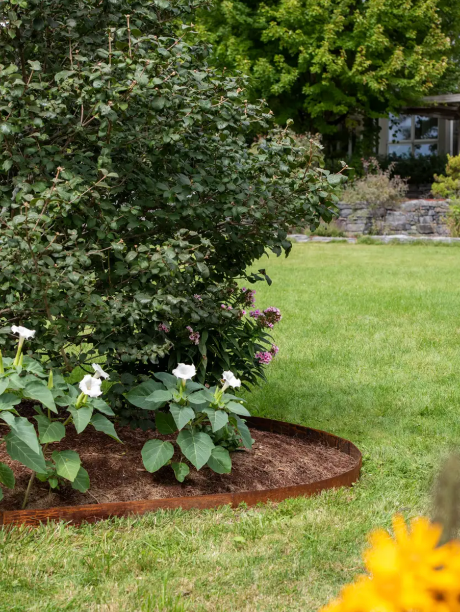 15 Pretty Garden Edging Ideas Landscape Designers Love