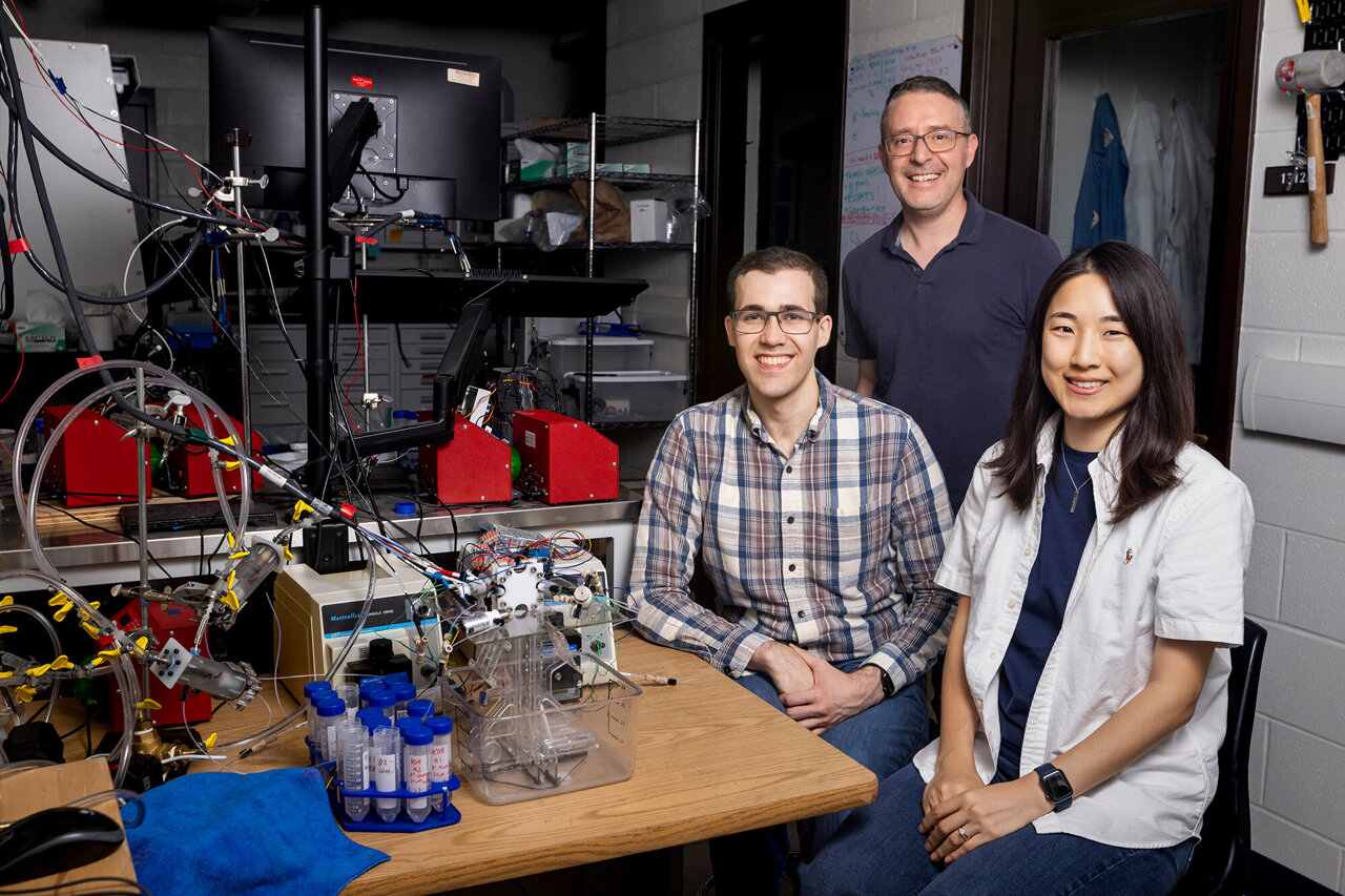 Battery-like device pulls CO₂ from air using electricity and saltwater chemistry