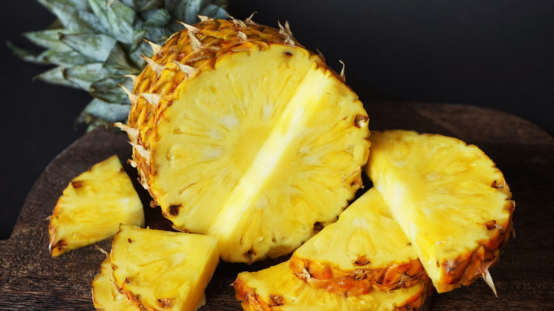 Alex Guarnaschelli's Tip For Picking Out The Best Pineapple