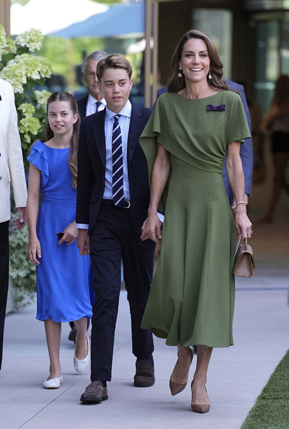 Catherine, Princess of Wales, Prince George and Princess Charlotte make their way to Center Court for the Gentlemen's Singles final match. (Cover Image Source: Getty Images | Andrew Matthews - Pool)