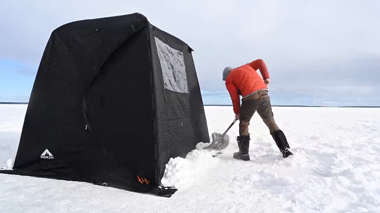 He slept alone on the ice in an ice fishing shack - then the heater ...
