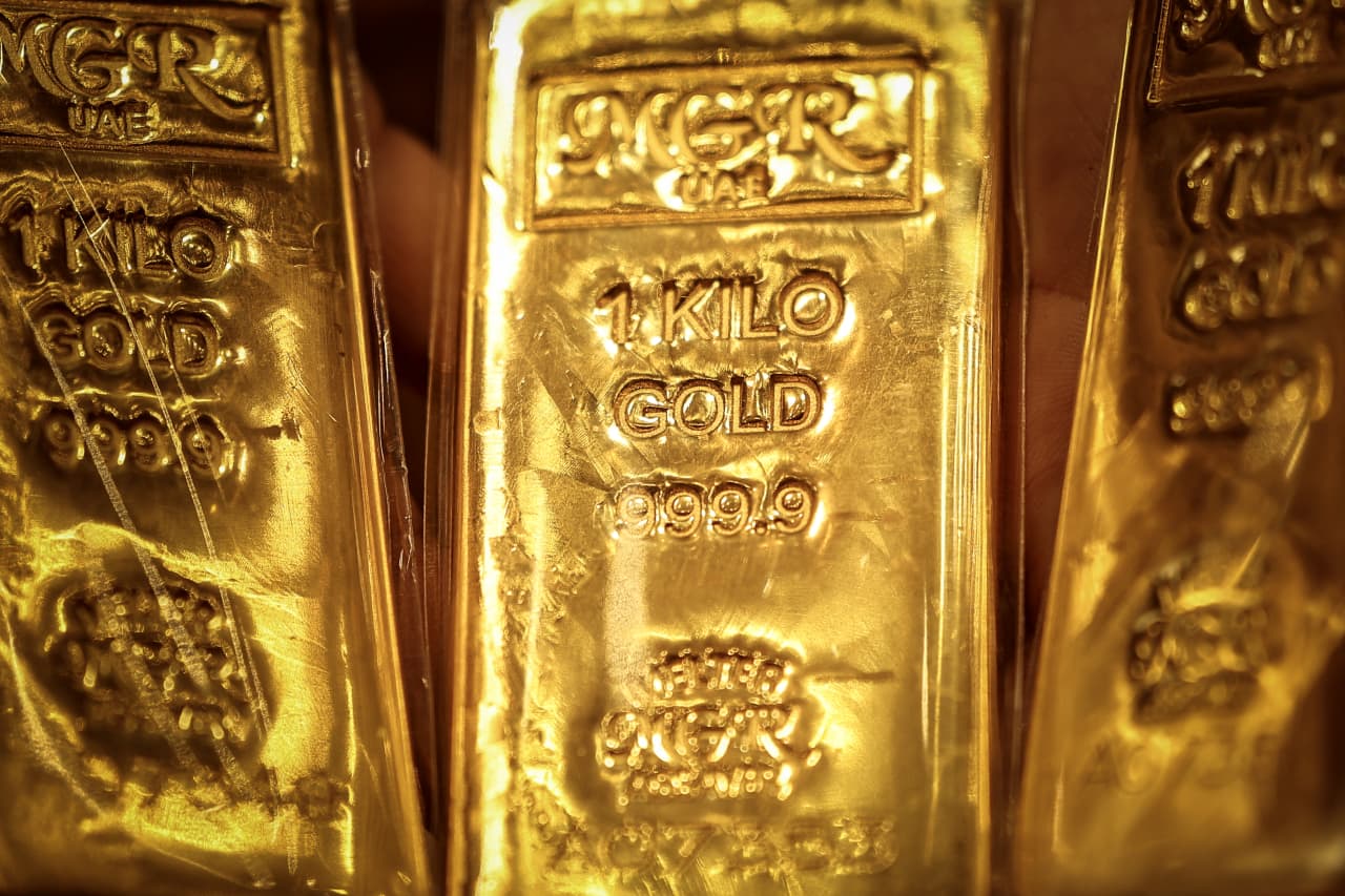 Gold dips below $4,000. Silver prices also down