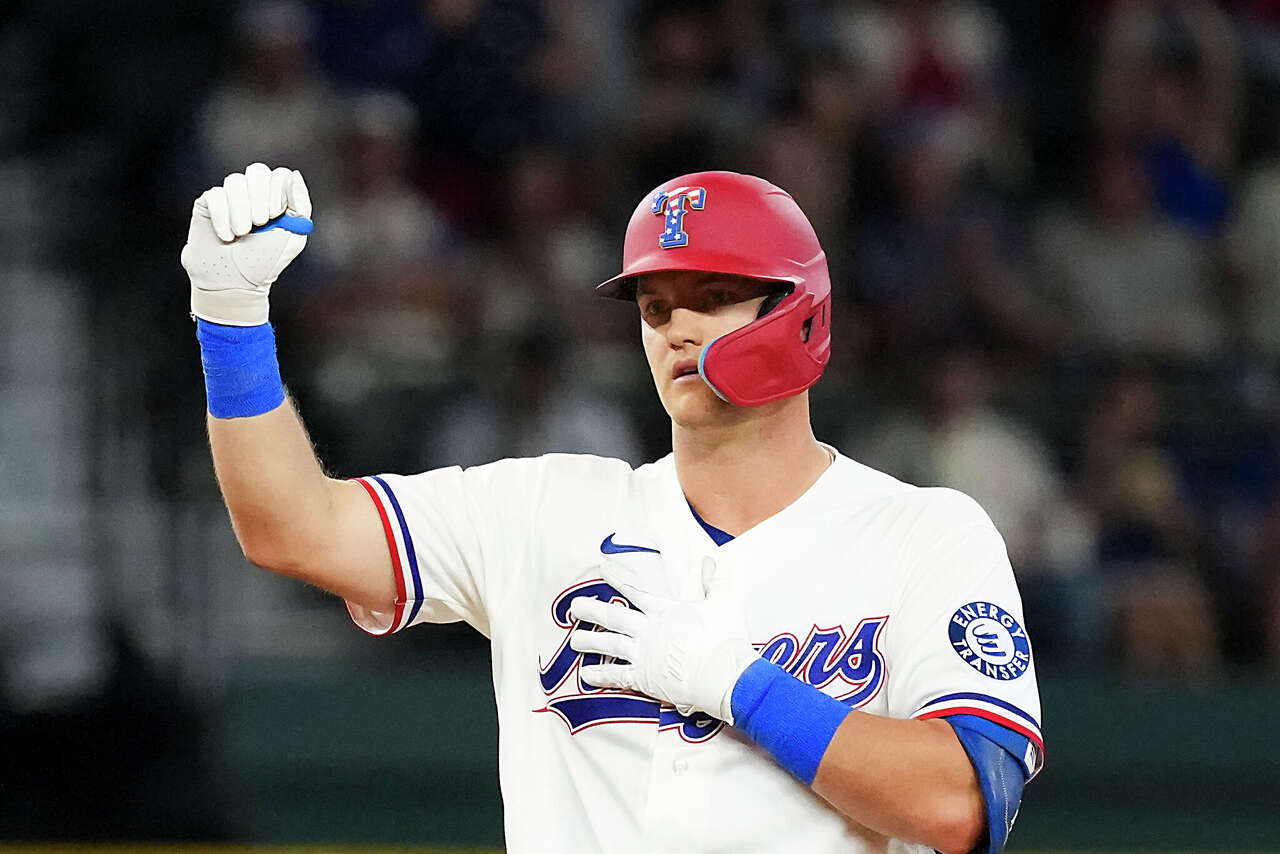 Rangers' third baseman Josh Jung exits game after third inning vs. White Sox