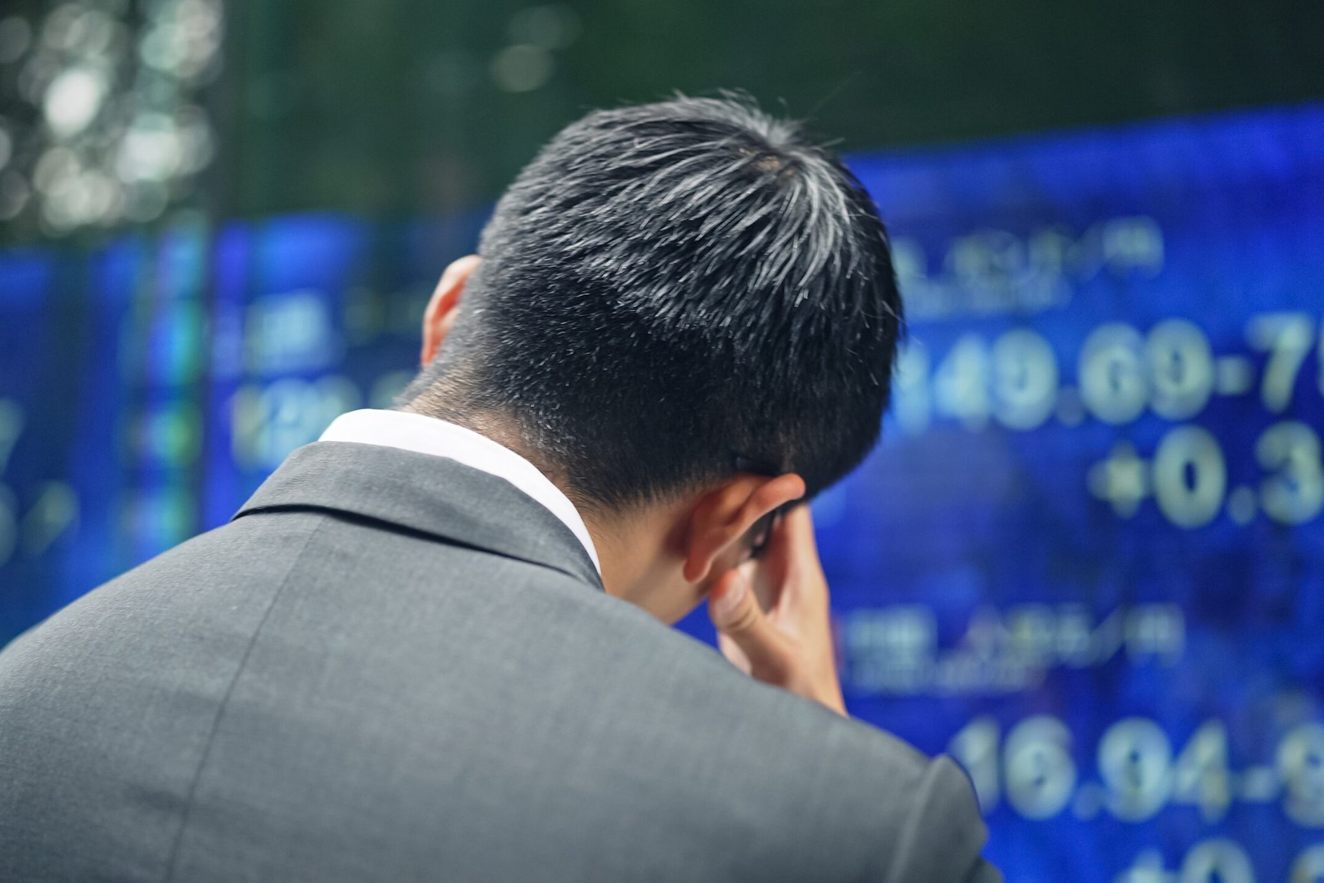 Worried or confused investor