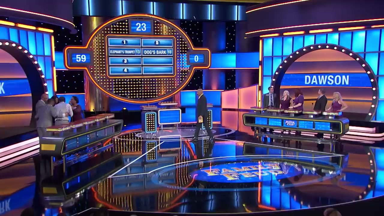 Steve Harvey turns the stage into a zoo!