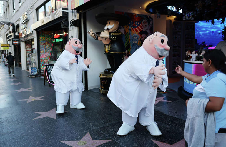 Mexico's iconic Dr. Simi mascot heads to Houston for Simifiesta. Here's ...