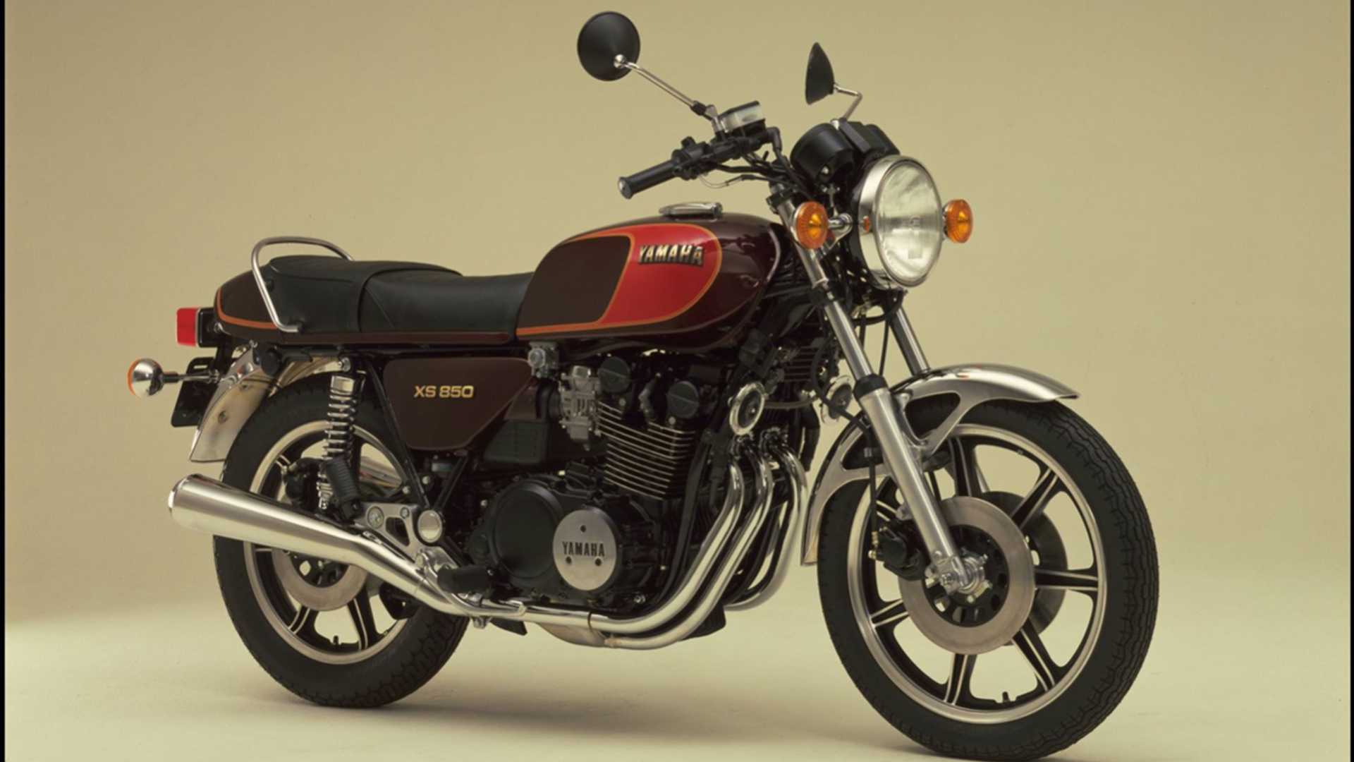 Yamaha XS850 front three quarter