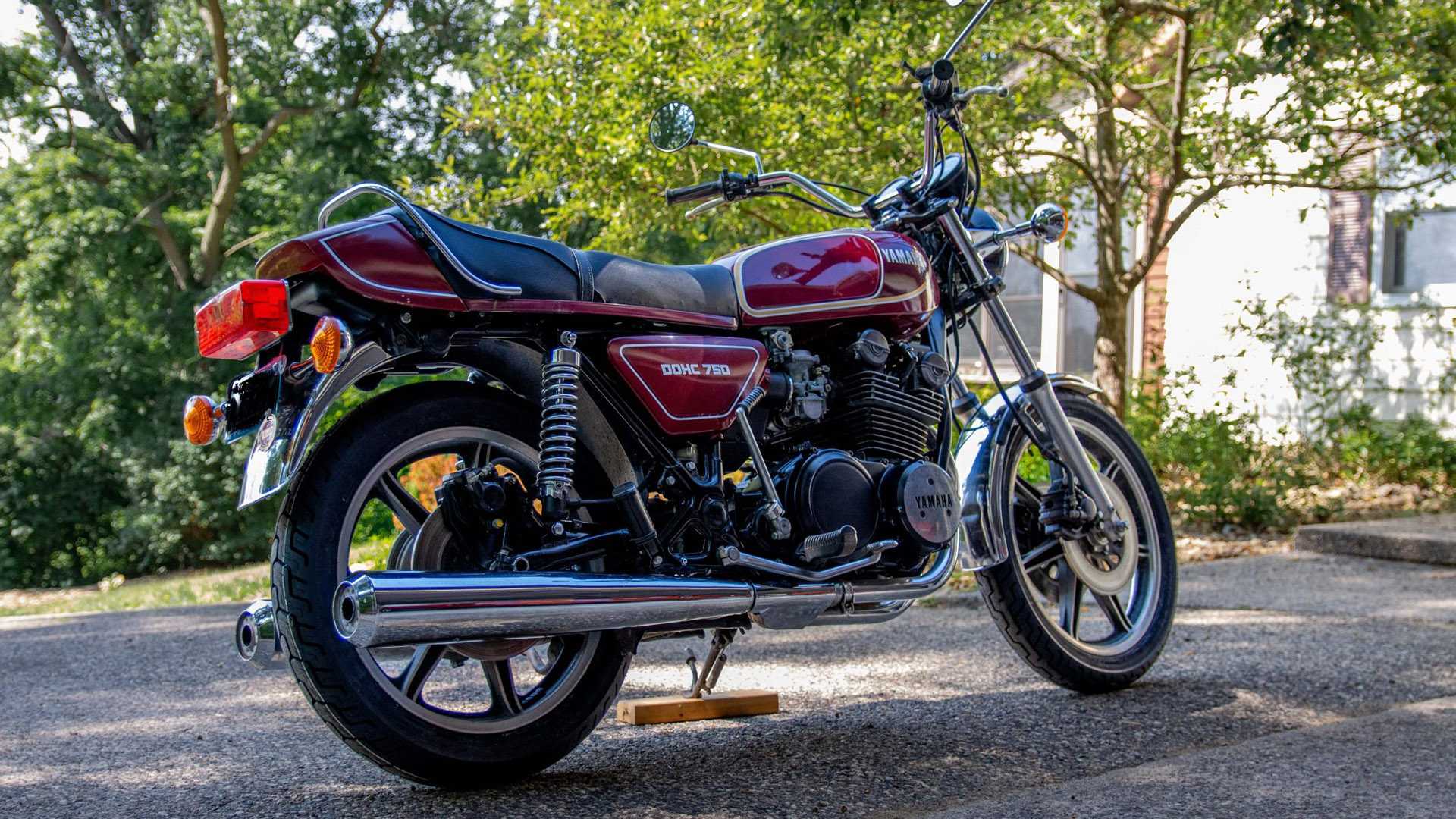 Yamaha XS750 rear three quarter