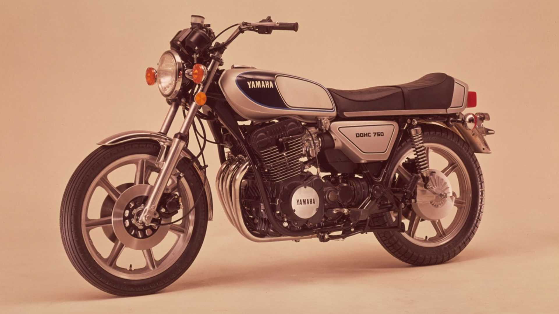 Yamaha XS750 front three quarter