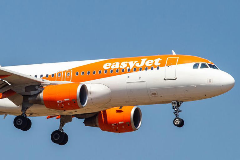 e cigarette ryanair Passenger Removed For Vaping In Toilet, Delaying Flight Jet2, Ryanair and EasyJet rules