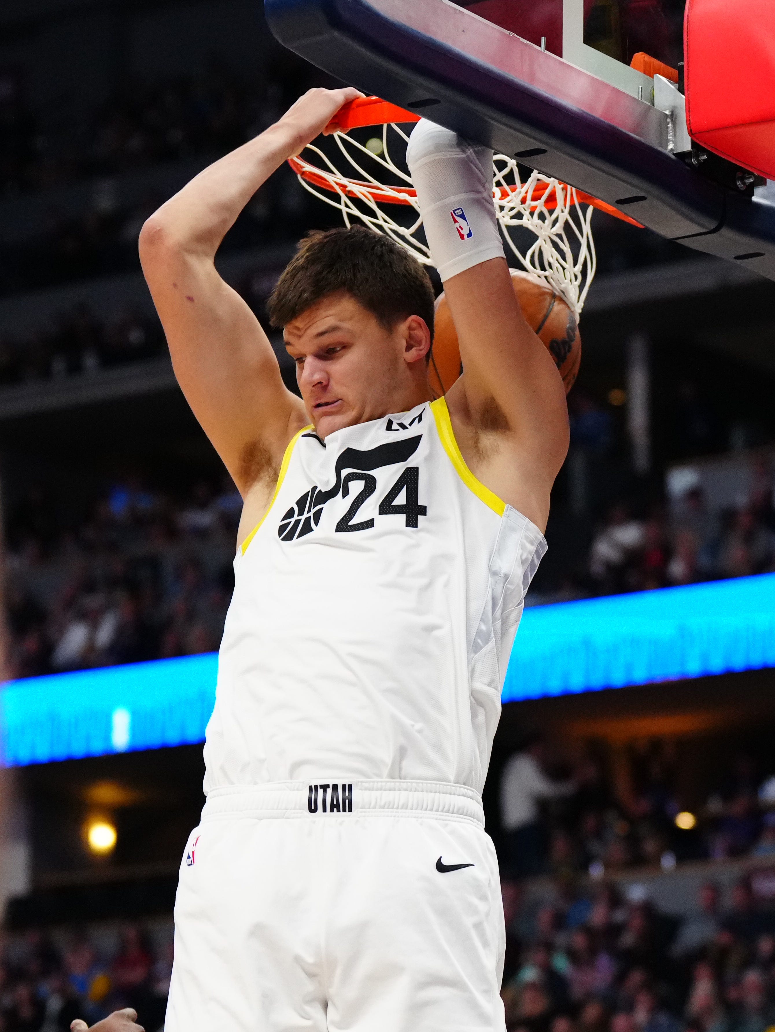Walker Kessler is healthy, is impressed with Lakers' belief in him