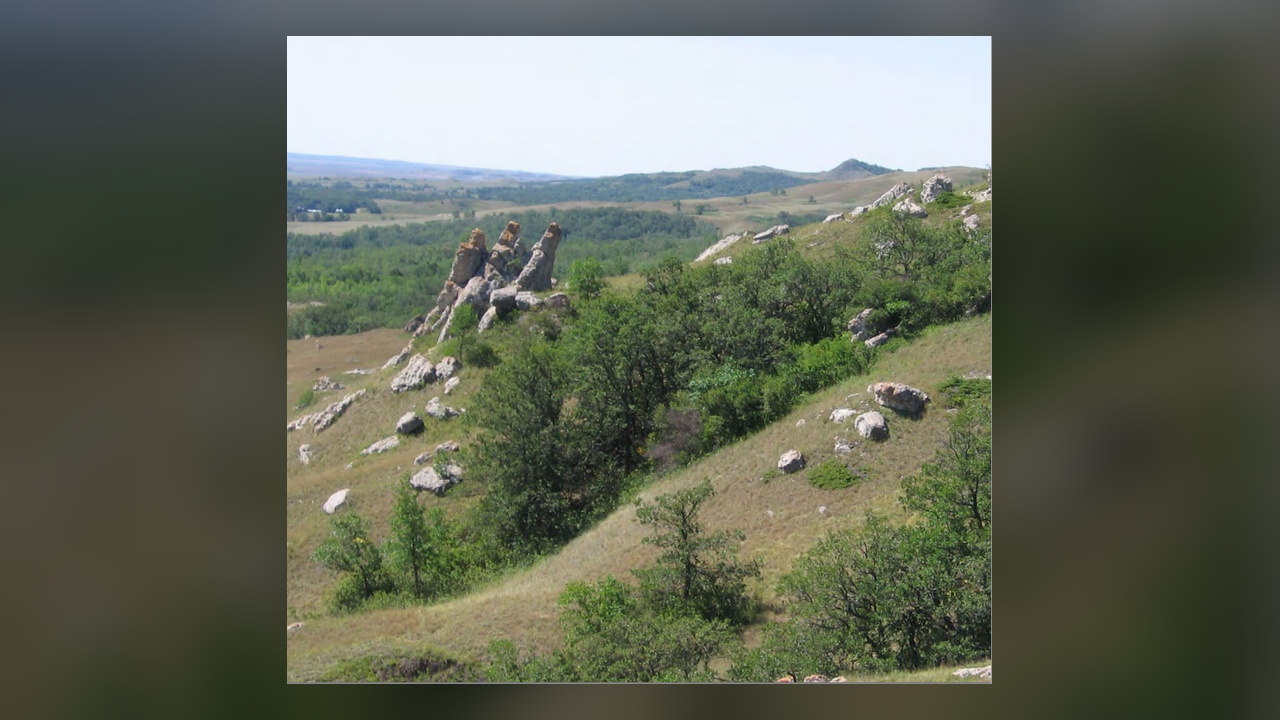 North Dakota’s most dramatic drive connects grasslands, broken canyon ...