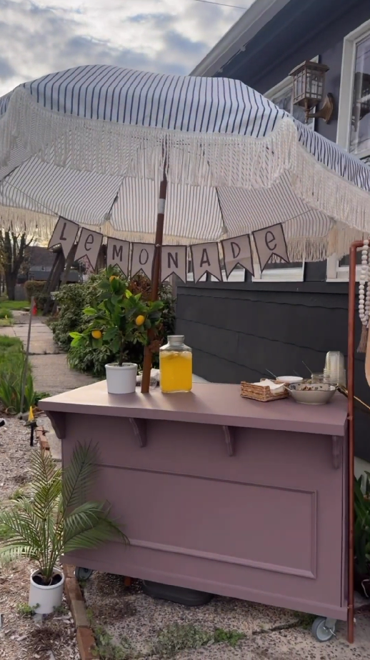 A creative DIY lemonade stand anyone can build