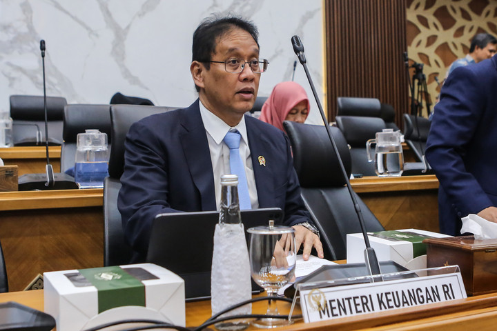 Menteri Keuangan Purbaya Yudhi Sadewa mengikuti rapat kerja dengan Banggar DPR di Kompleks Parlemen, Senayan, Jakarta, Selasa (14/7/2026). Foto: ANTARA FOTO/Asprilla Dwi Adha