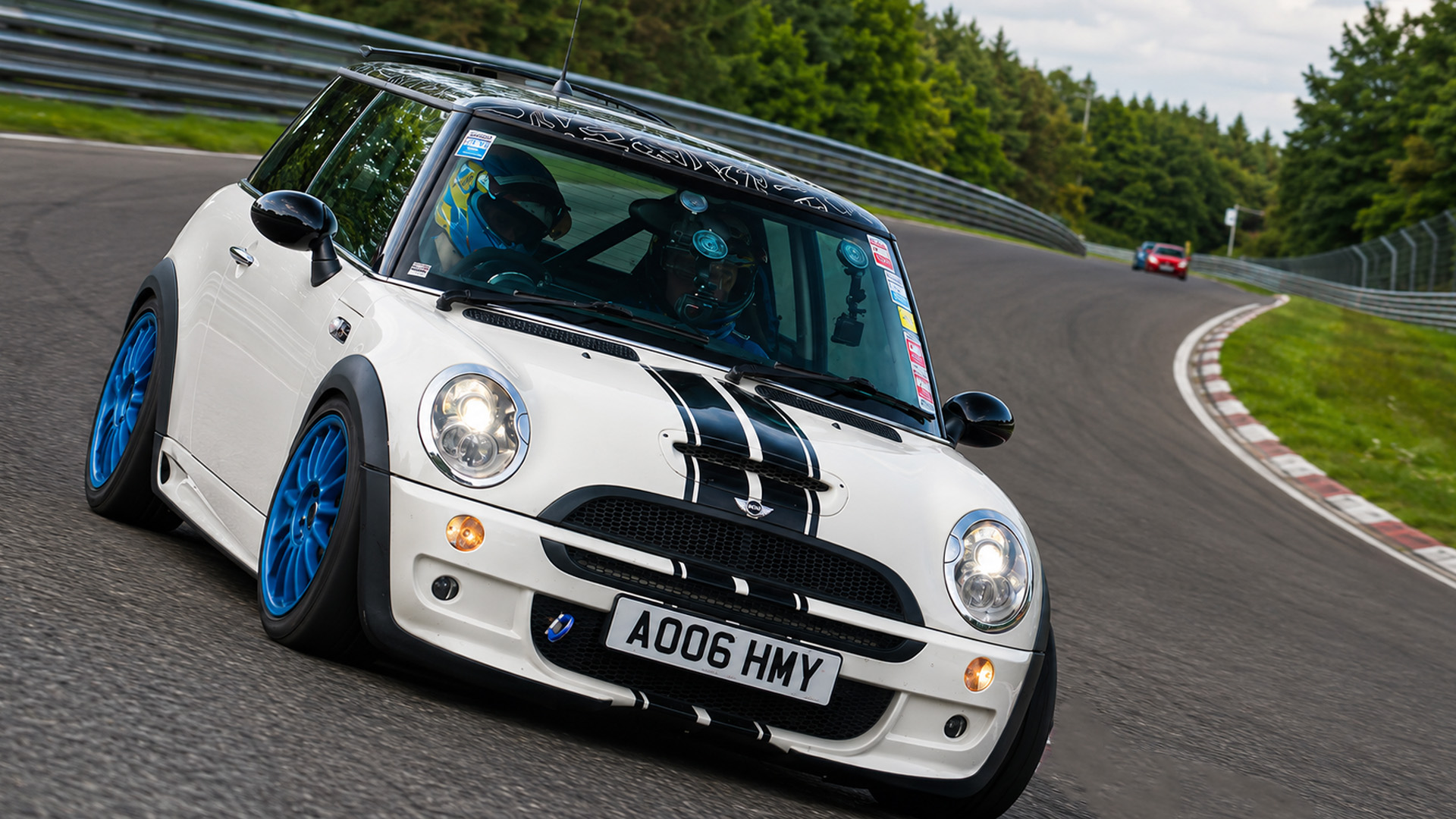 Can this Mini Cooper JCW survive Nürburgring circuit?