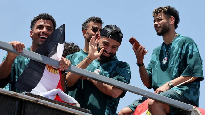 Tỉ phú UAE tặng 59 ô tô Mitsubishi cho tuyển Ai Cập sau World Cup