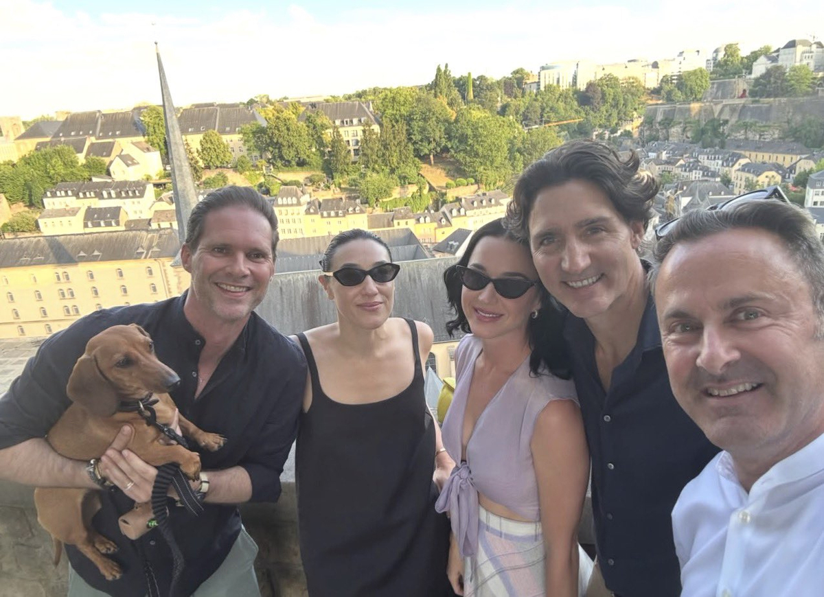 Katy Perry nắm tay bạn trai tham quan thủ đô Luxembourg