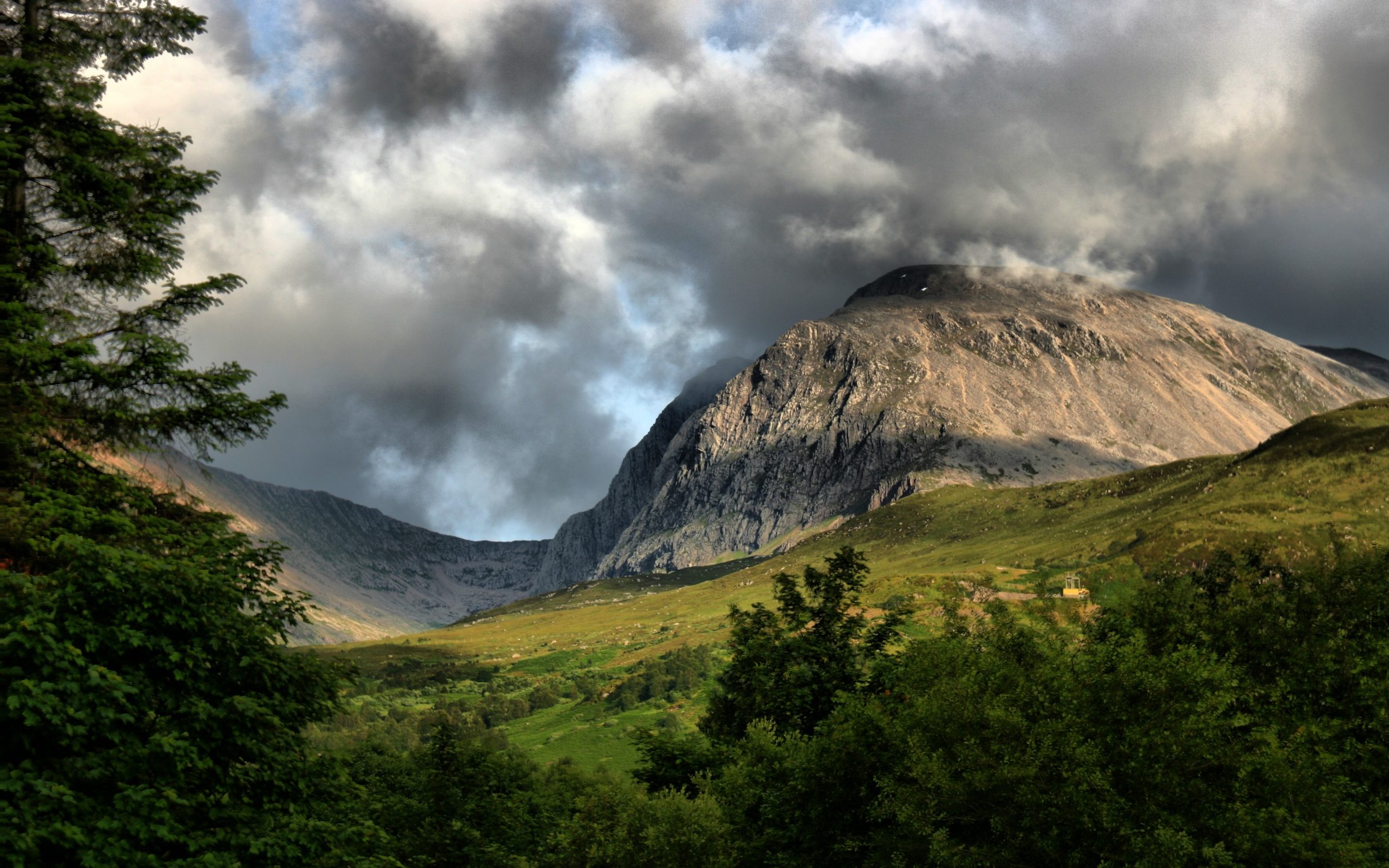 Ben Nevis highest mountain in scotland