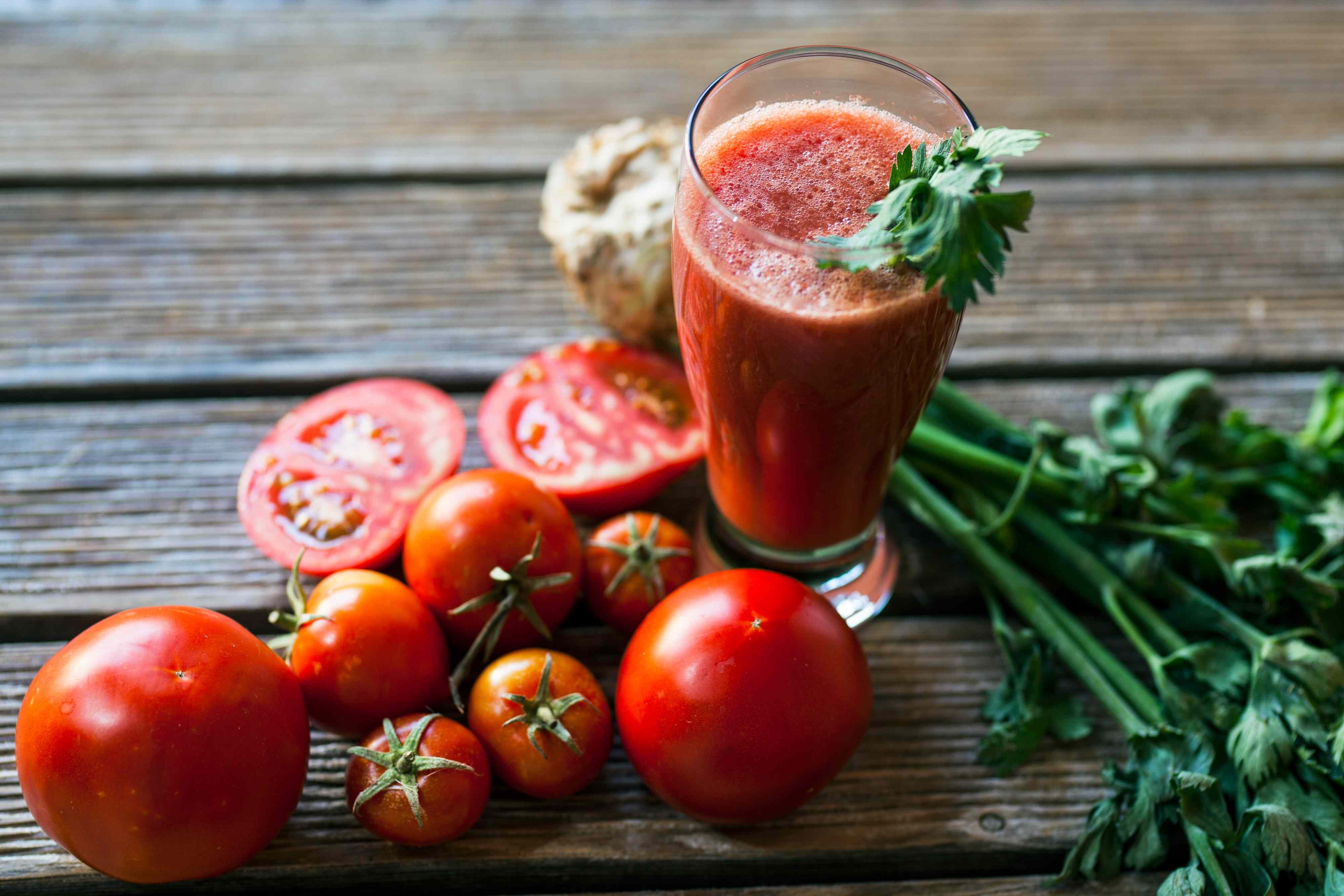 A dietitian explains why everyone is drinking tomato and olive oil shots this summer