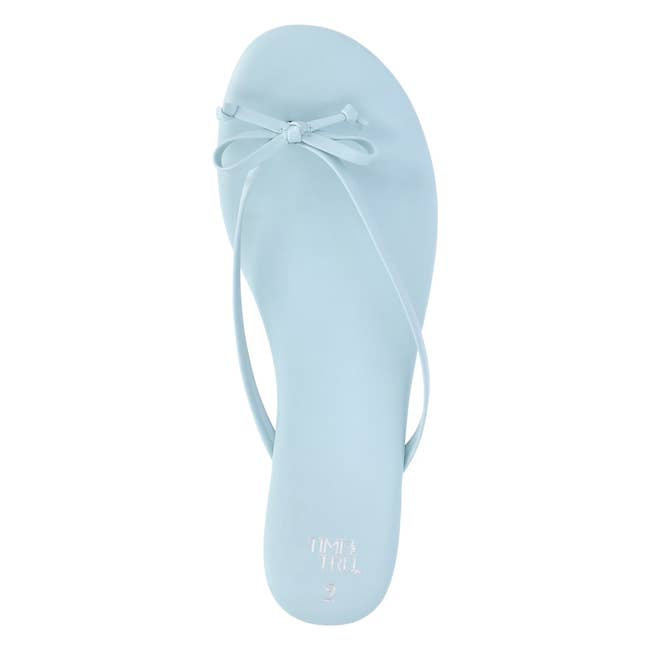 Minimalistic sandal with a bow on the strap, designed for casual wear