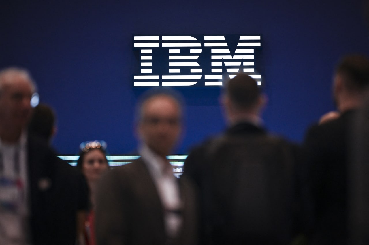 IonQ and 3 more stocks that together make a better IBM