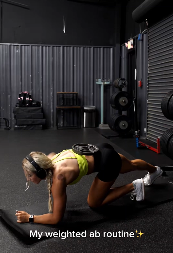 favorite-weighted-ab-workout-routine-to-build-core-strength