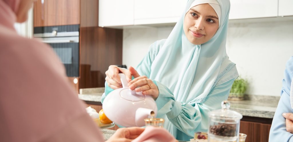 يفضل تناول الشاي من دون سكر أو محليات