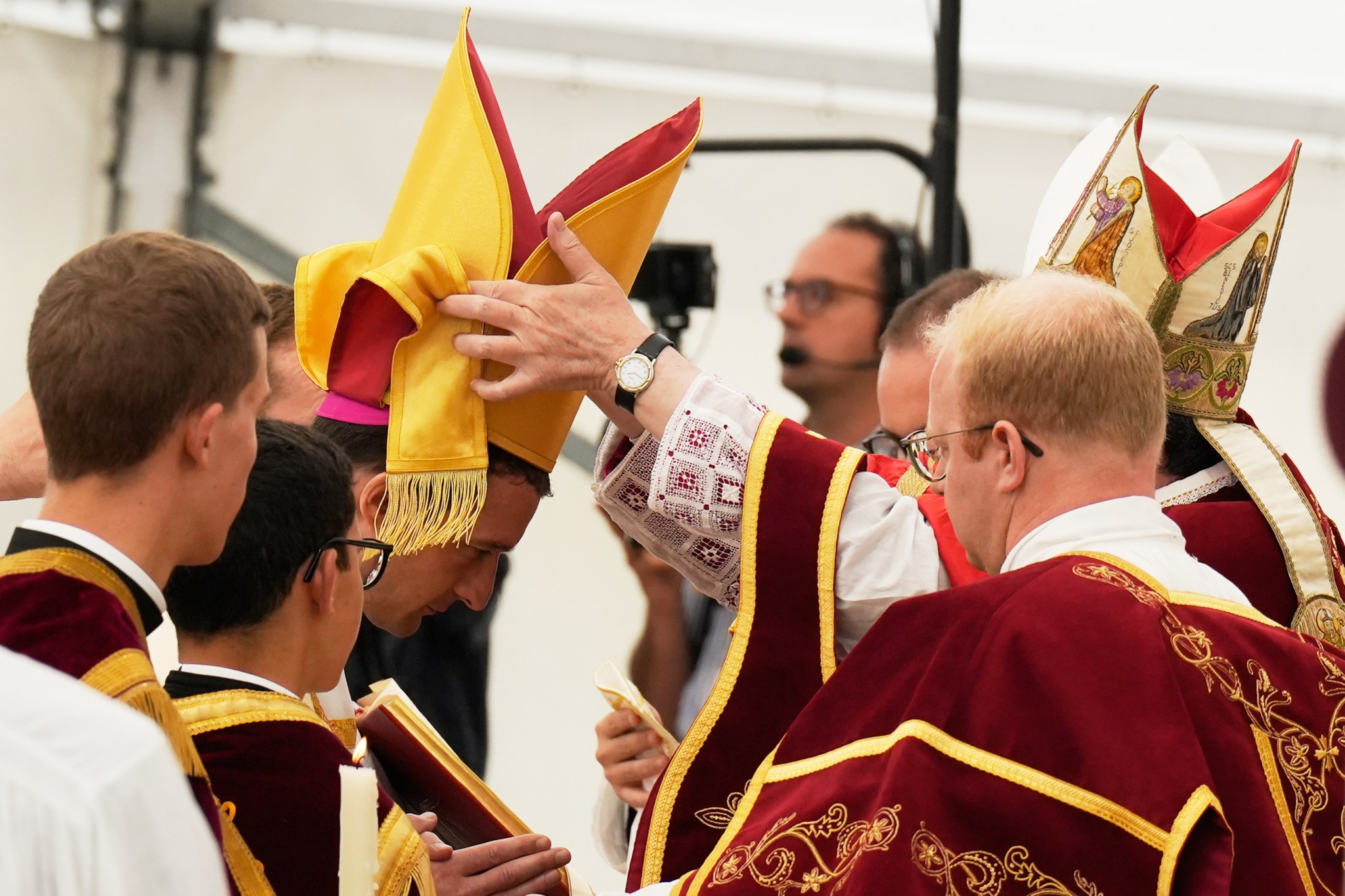Catholic rebels challenge Pope Leo excommunication