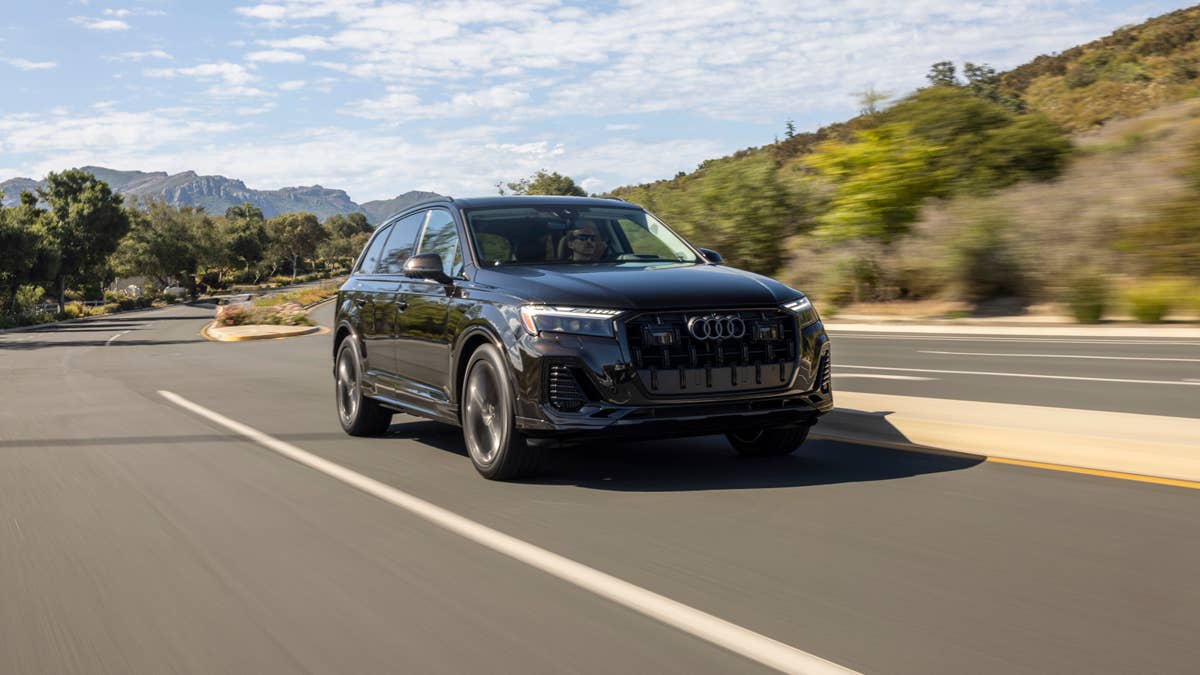 2025-audi-q7-action-front