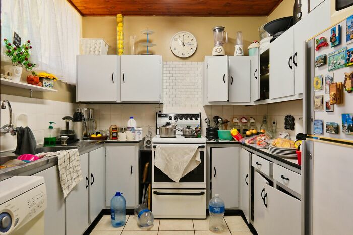 49 People Who Immediately Regretted Accepting An Invitation To Someone’s House