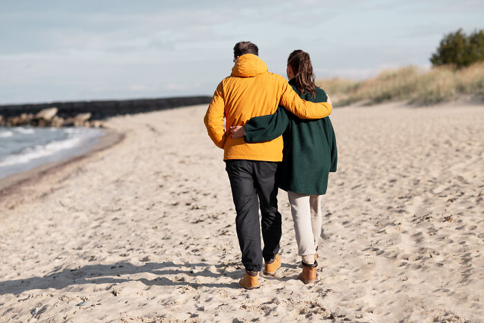 42 People Discuss Whether Or Not They Regret Their Age-Gap Relationships