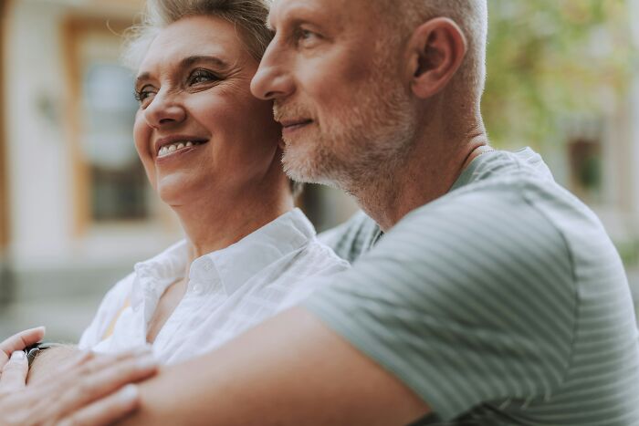42 People Discuss Whether Or Not They Regret Their Age-Gap Relationships