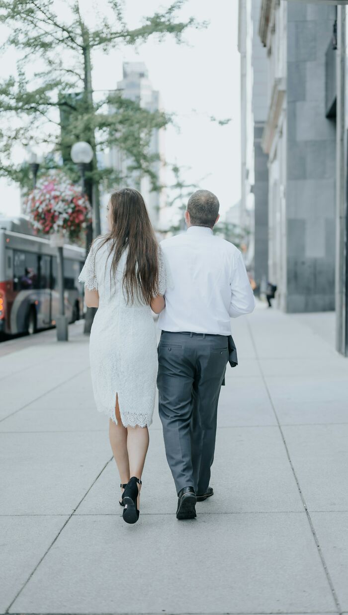 42 People Discuss Whether Or Not They Regret Their Age-Gap Relationships